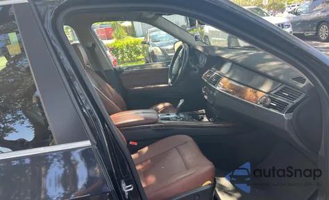 2013 BMW X5 xDrive35I z USA, uszkodzony, nr VIN 5UXZV4C57D0E11040